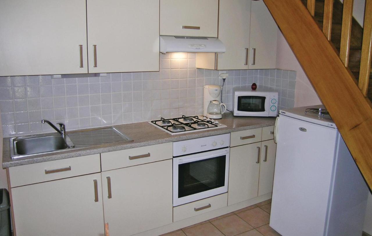 Amazing Apartment In Roz-Landrieux With Kitchen Екстериор снимка
