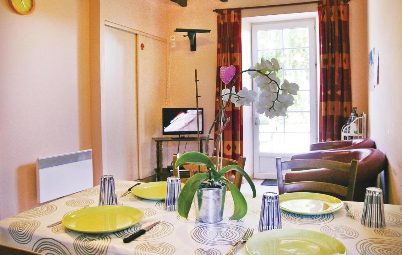 Amazing Apartment In Roz-Landrieux With Kitchen Екстериор снимка