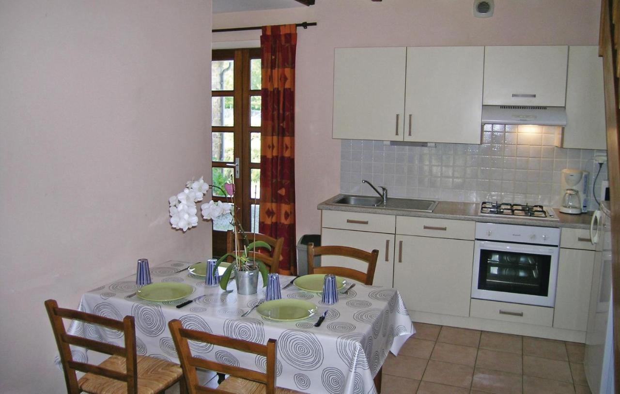 Amazing Apartment In Roz-Landrieux With Kitchen Екстериор снимка