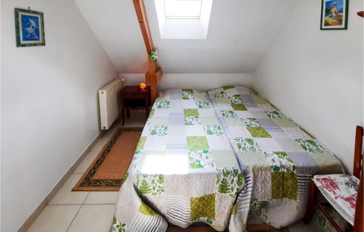 Amazing Apartment In Roz-Landrieux With Kitchen Екстериор снимка