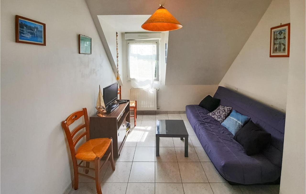Amazing Apartment In Roz-Landrieux With Kitchen Екстериор снимка