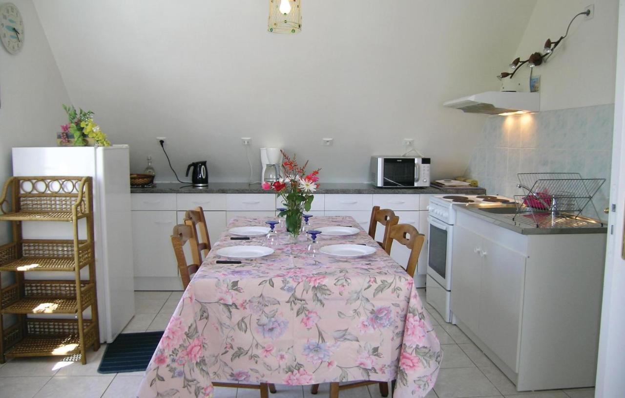 Amazing Apartment In Roz-Landrieux With Kitchen Екстериор снимка