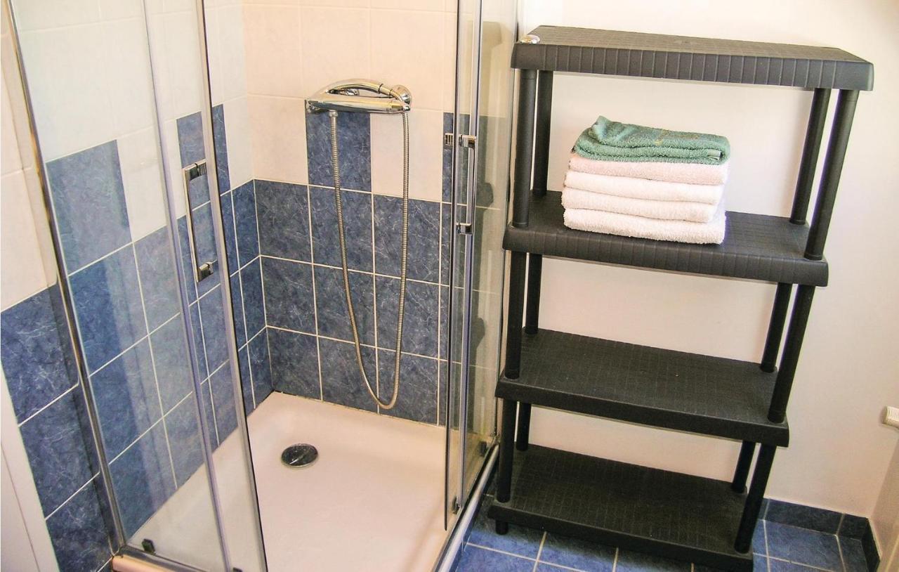 Amazing Apartment In Roz-Landrieux With Kitchen Екстериор снимка