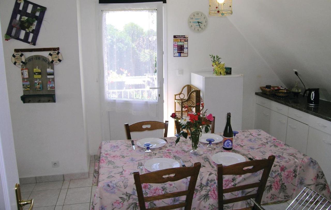 Amazing Apartment In Roz-Landrieux With Kitchen Екстериор снимка